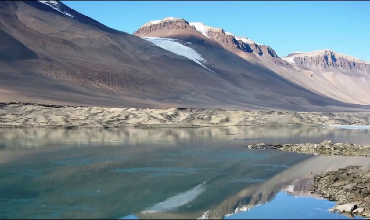 Остатки древнего шоссе нашли в Антарктиде