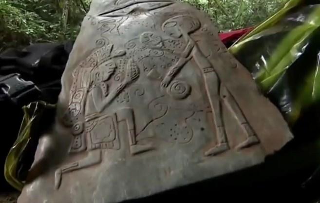 В Мексике нашли камни с изображениями встречи землян с «инопланетянами»