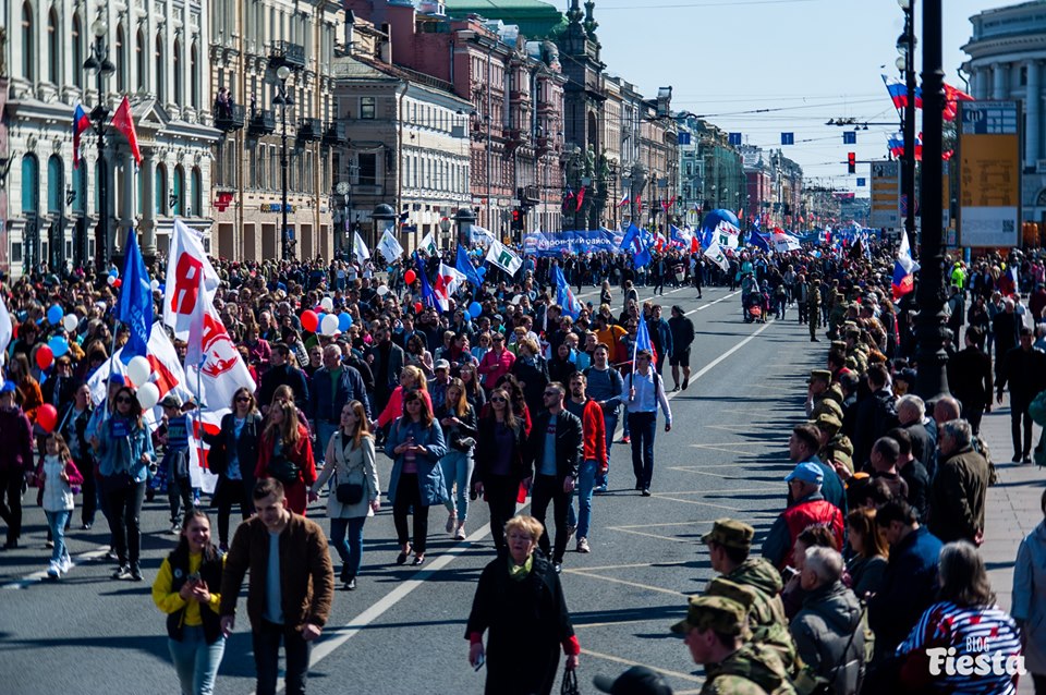 «Путин вечен?» В Санкт-Петербурге жестко разогнали первомайское шествие