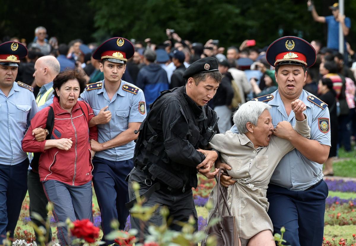 100 человек задержаны в день выборов президента Казахстана