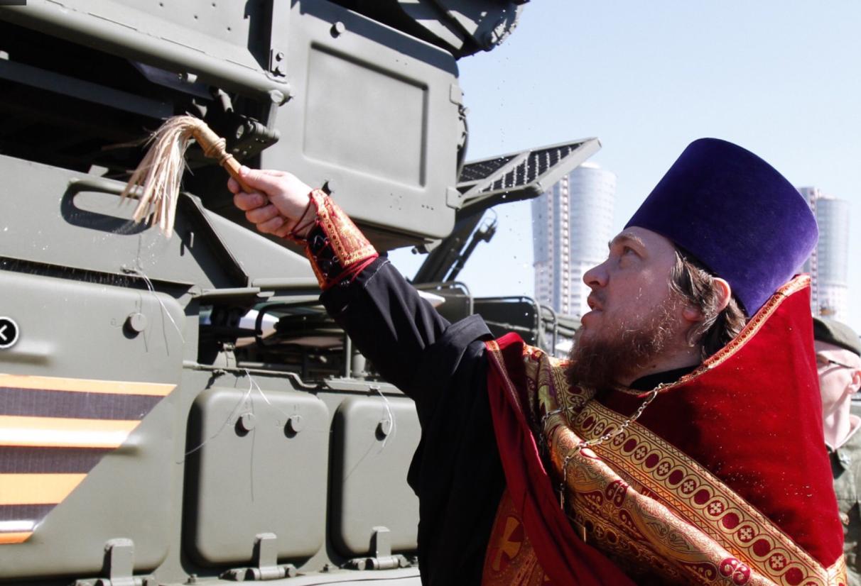 Священникам РПЦ могут запретить освящение оружия массового поражения