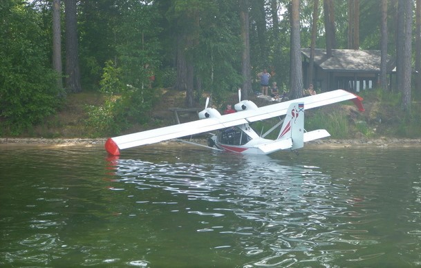 Неопознанный самолет сел на озеро Тургояк