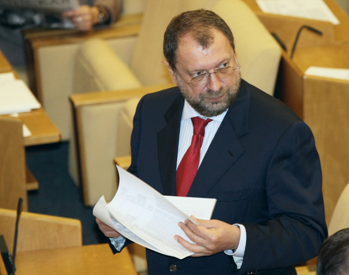 Он голосовал за повышение пенсионного возраста. Депутат Владислав Резник, биолог, каскадер, лоббист
