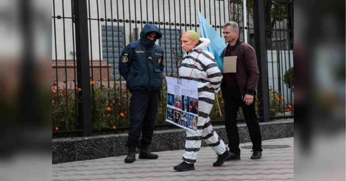 Акцию «Суд над Путиным» провели в Киеве у посольства России