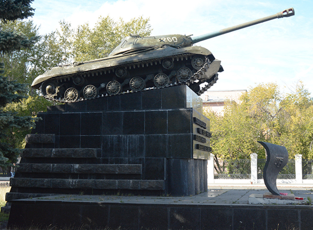 Непревзойденный рекорд танкопрома. Почему не Т-34, а танк «Иосиф Сталин» стоит на пьедестале в Челябинске