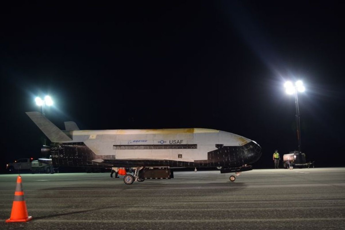 Секретный космический самолет X-37B Spaceplane, наконец, приземлился