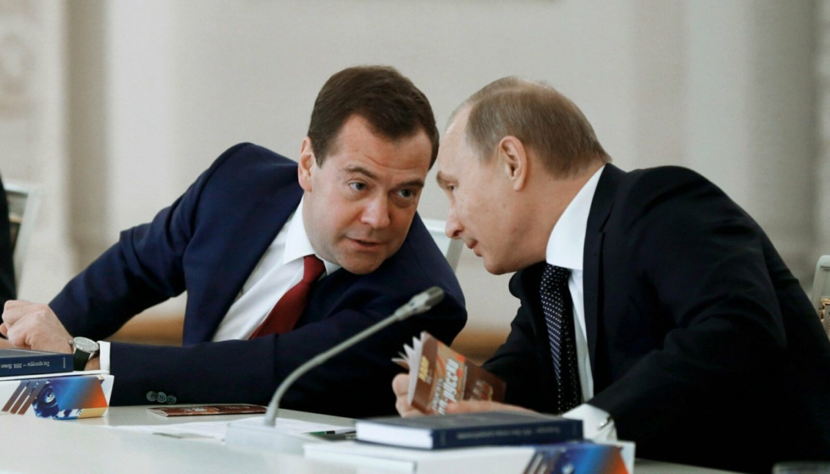 Какие законы Путина отменит Медведев, когда станет президентом?