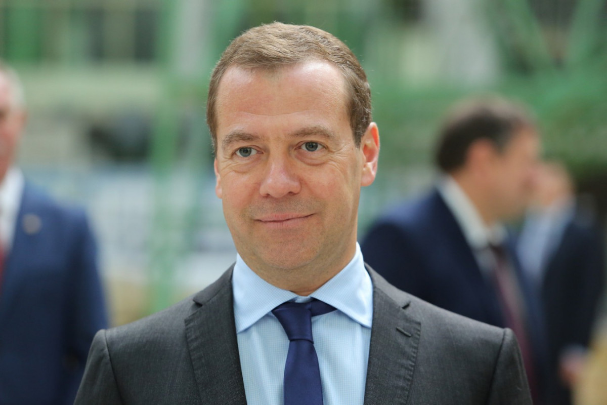 Медведев помогает или топит россиян в кредитном болоте?
