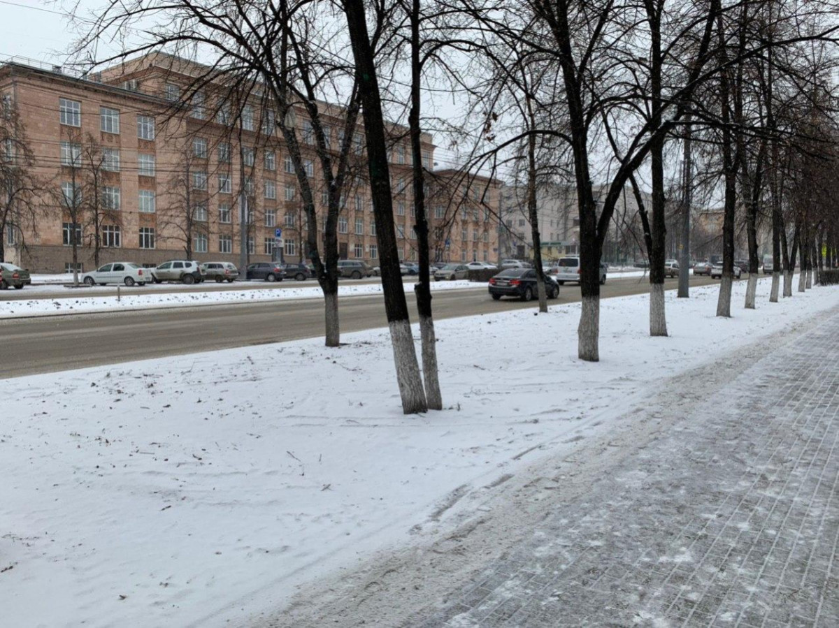 Заборы исчезают с улиц Челябинска. Свободней стало на проспекте Ленина