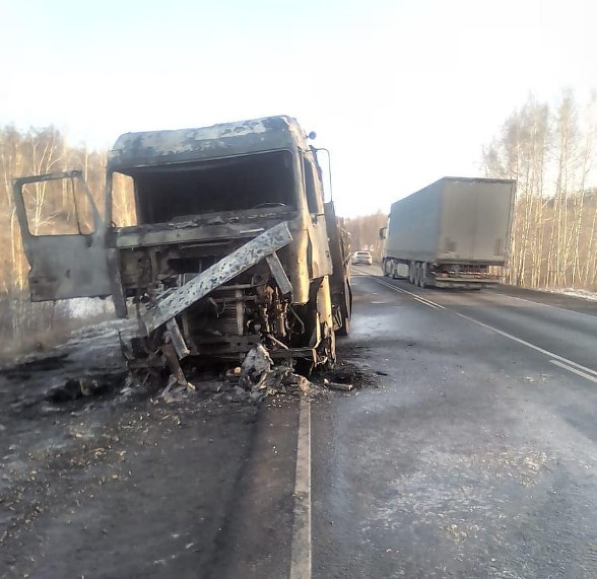 Фура сгорела на трассе М-5 «Урал»