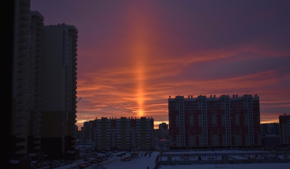 Небо над Челябинском осветил столб света. Пятница, 13-е
