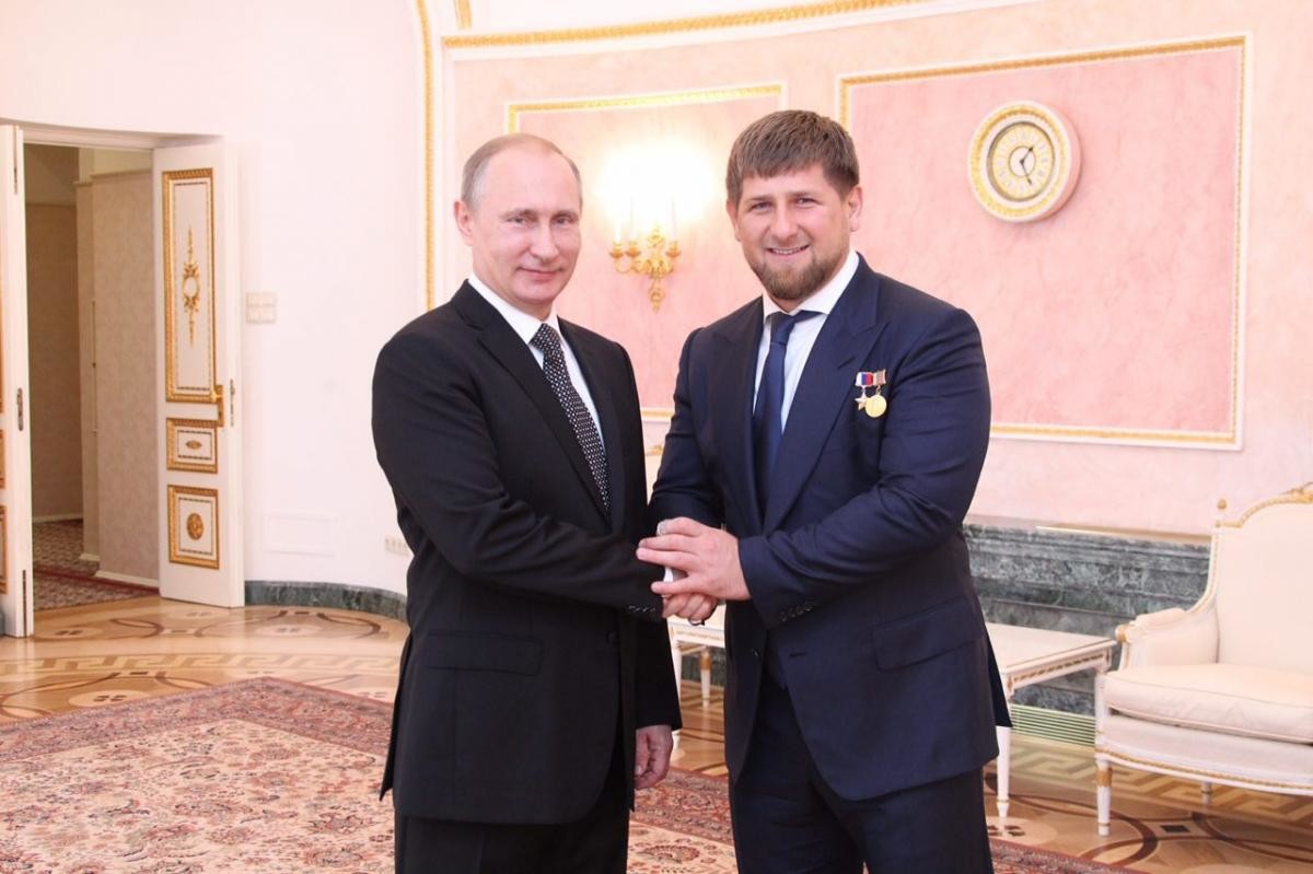 Кадыров стал Героем России заслуженно, считает Путин. Однажды Кадыров признался в любви к Путину