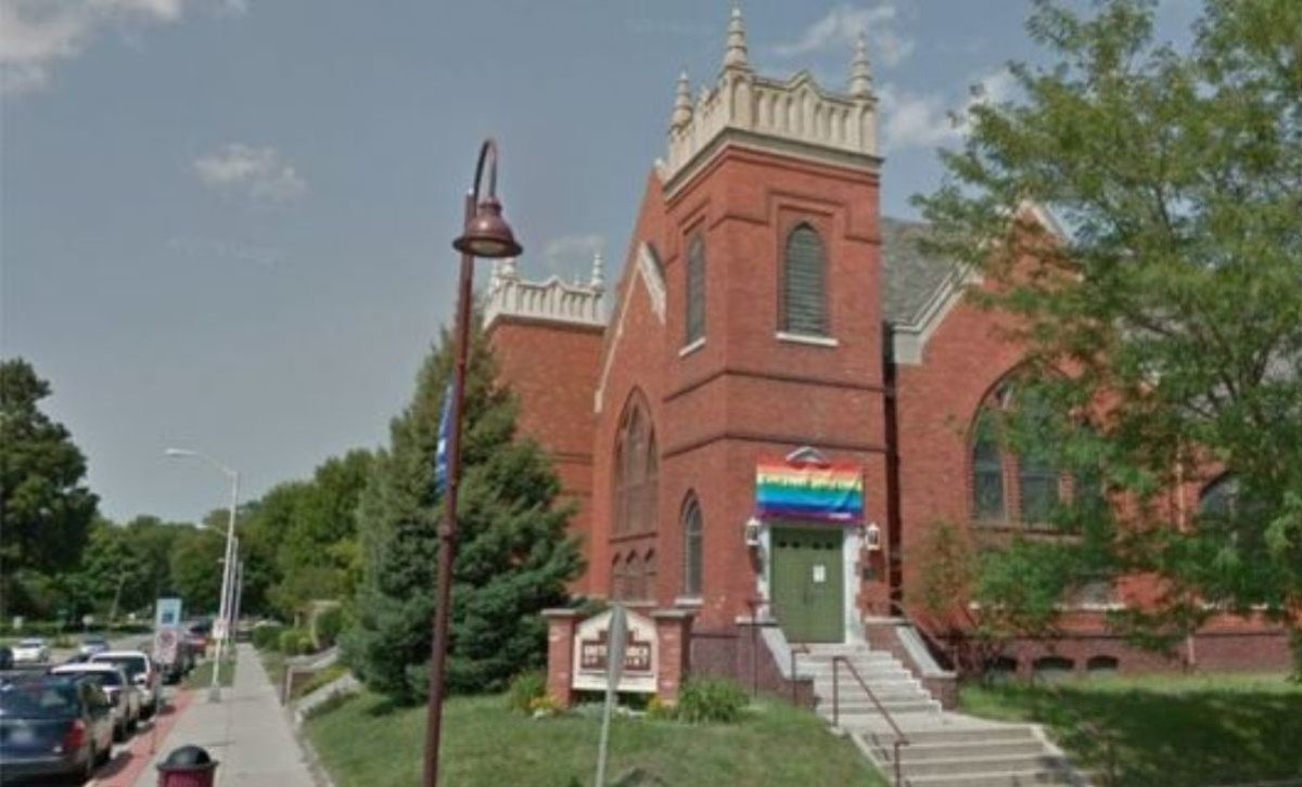 За сожженный флаг ЛГБТ мужчину приговорили к 15-летнему сроку