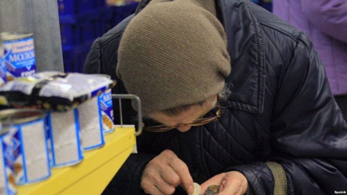 Бедность - одна из острейших проблем России, считает глава Минтруда