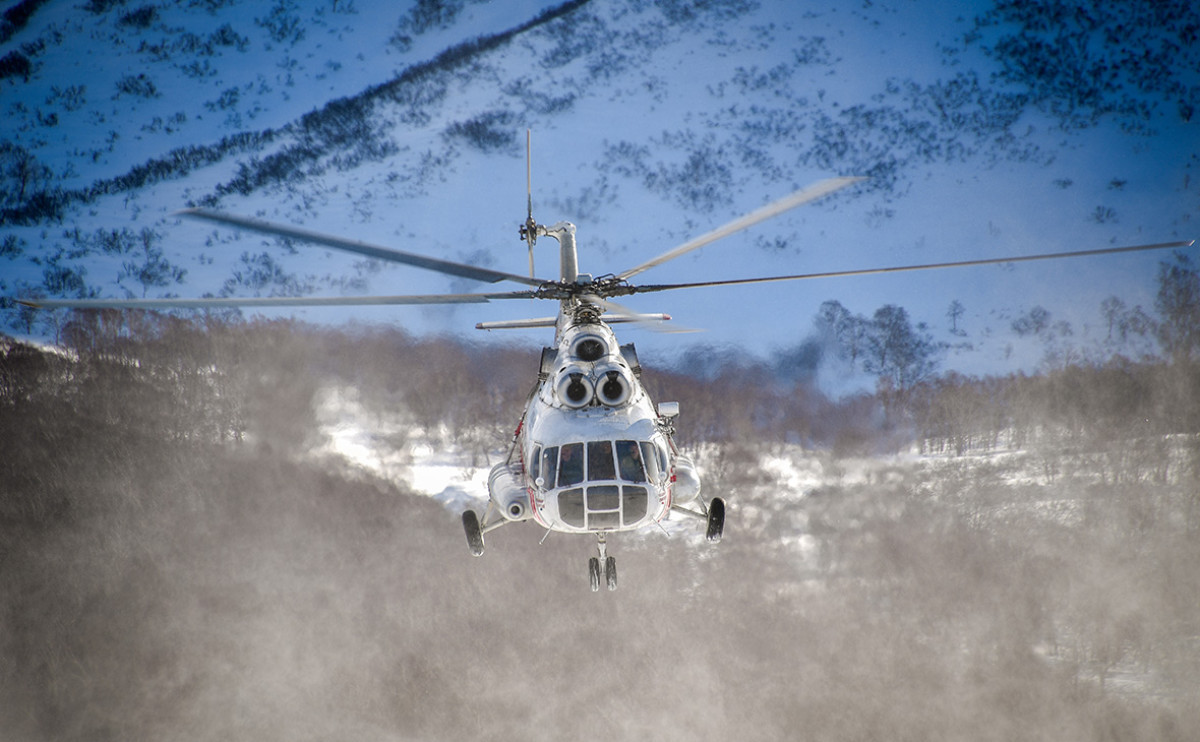 Вертолет разрушился во время посадки на Ямале