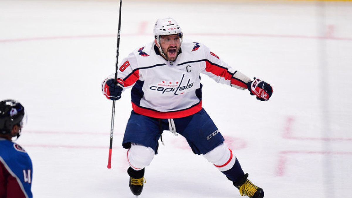 700-й гол забил Овечкин в НХЛ с подачи Кузнецова. Родители поздравили знаменитого хоккеиста