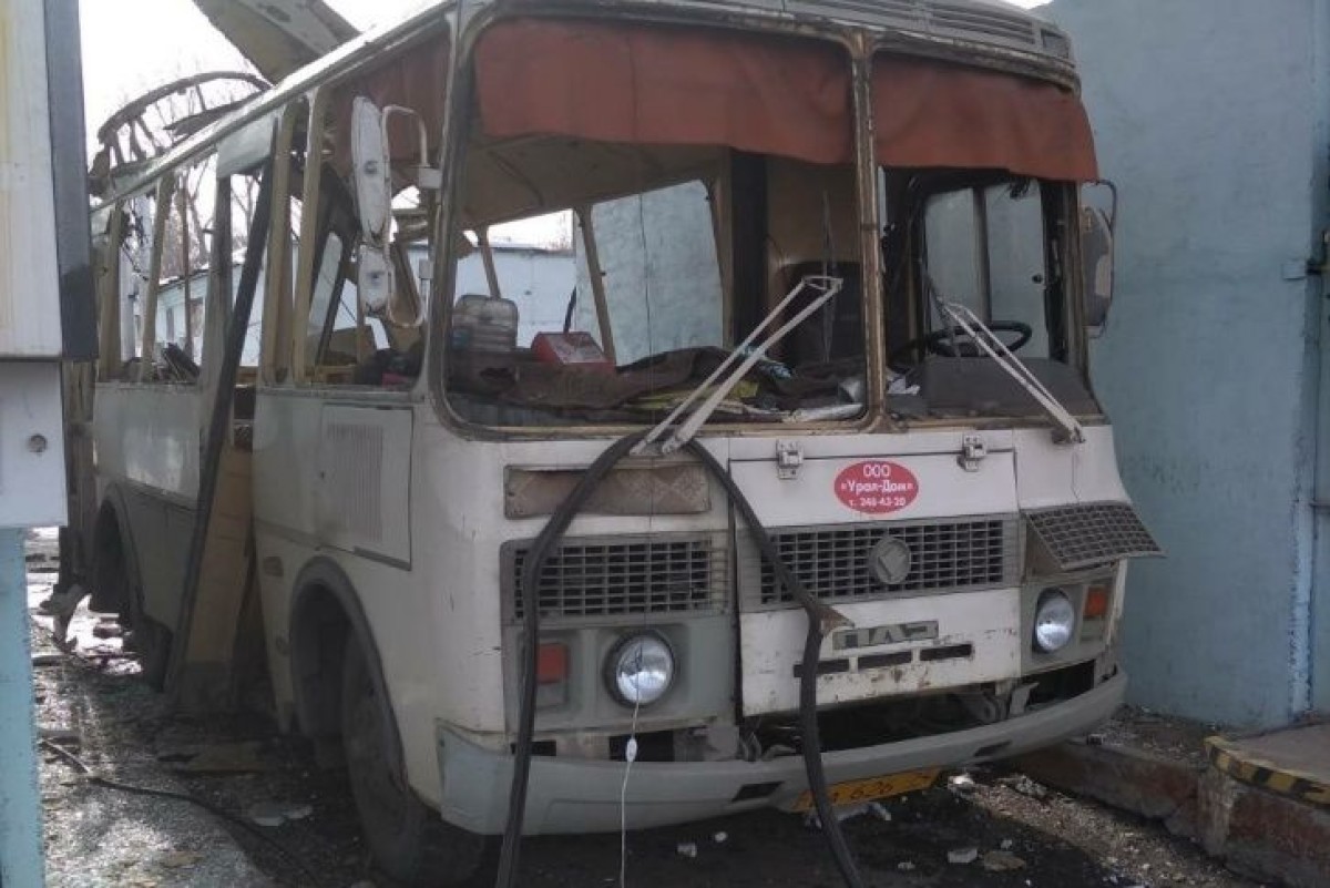Авария на автозаправке в Челябинске: ПАЗ разорвало на части