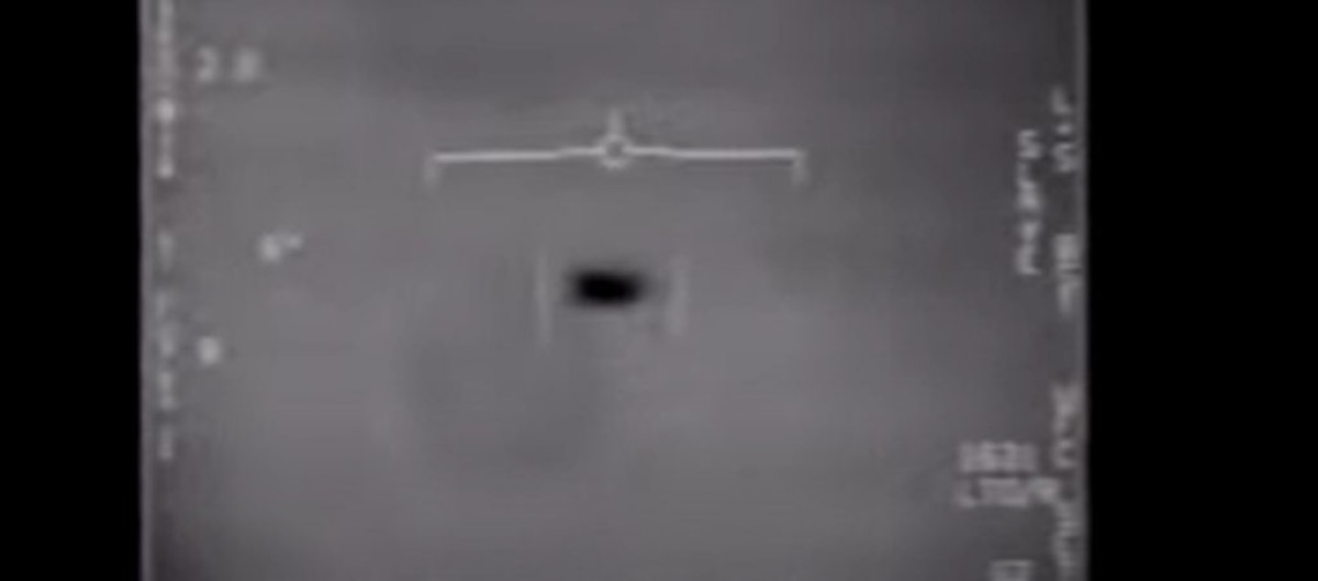 Пентагон показал НЛО на видео