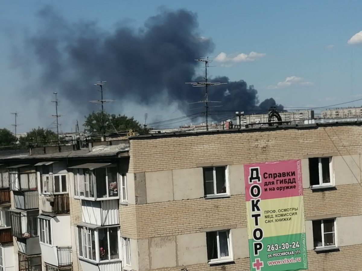 64 человека тушили большой пожар в Челябинске