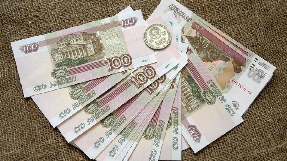 В России предложили заморозить индексацию зарплат чиновников