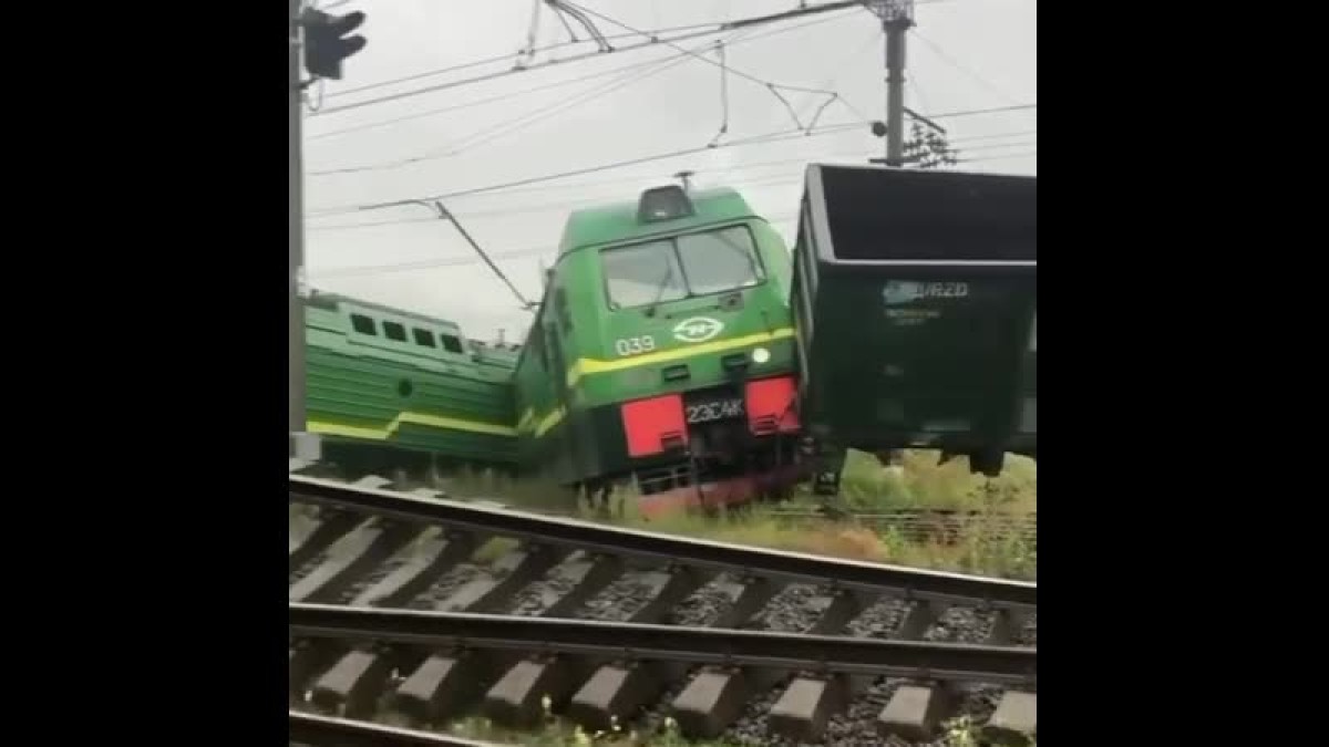 Катастрофа в Петербурге: столкнулись два поезда