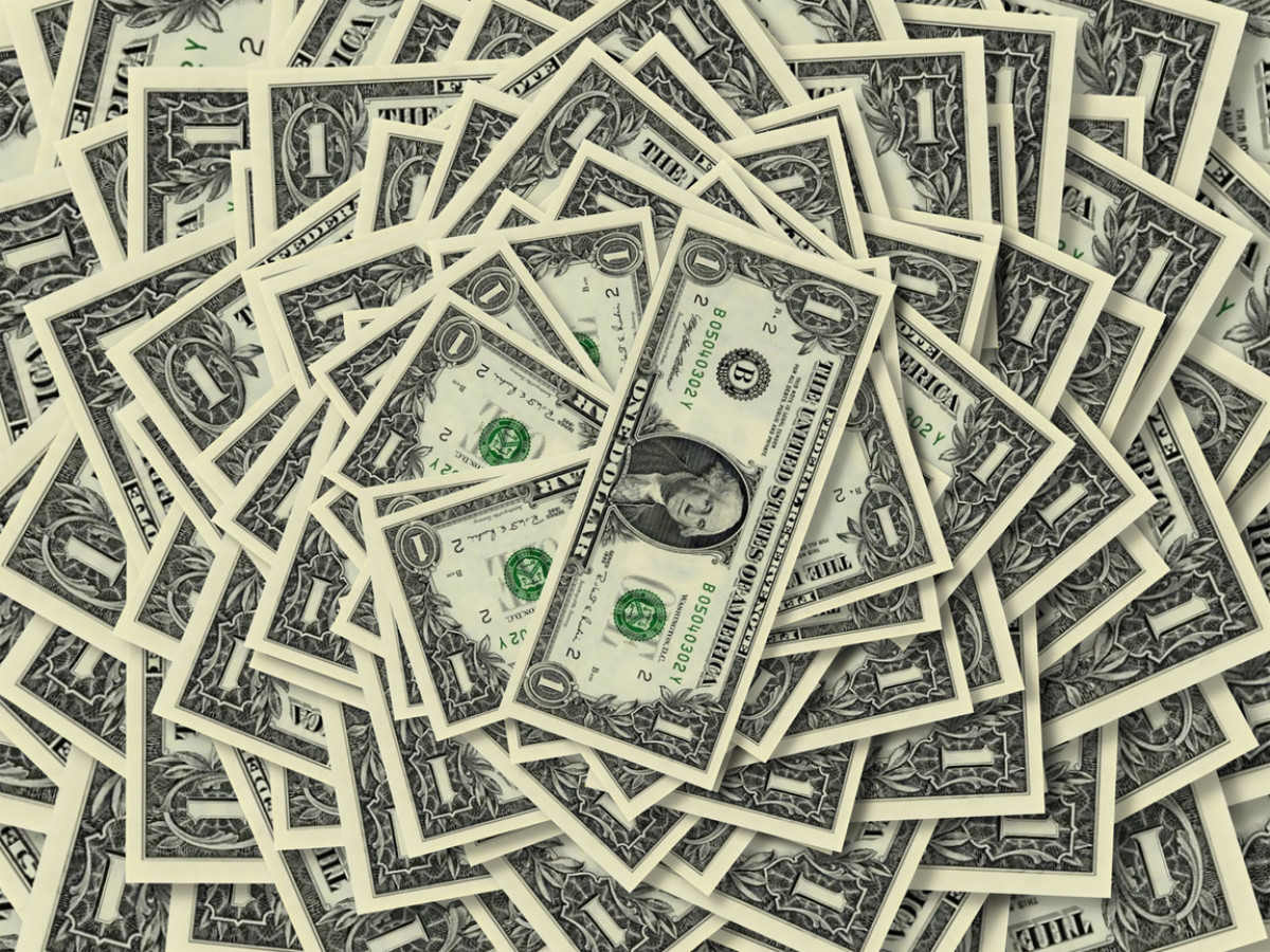 Сколько будет стоить доллар в конце года: прогноз Сбербанка