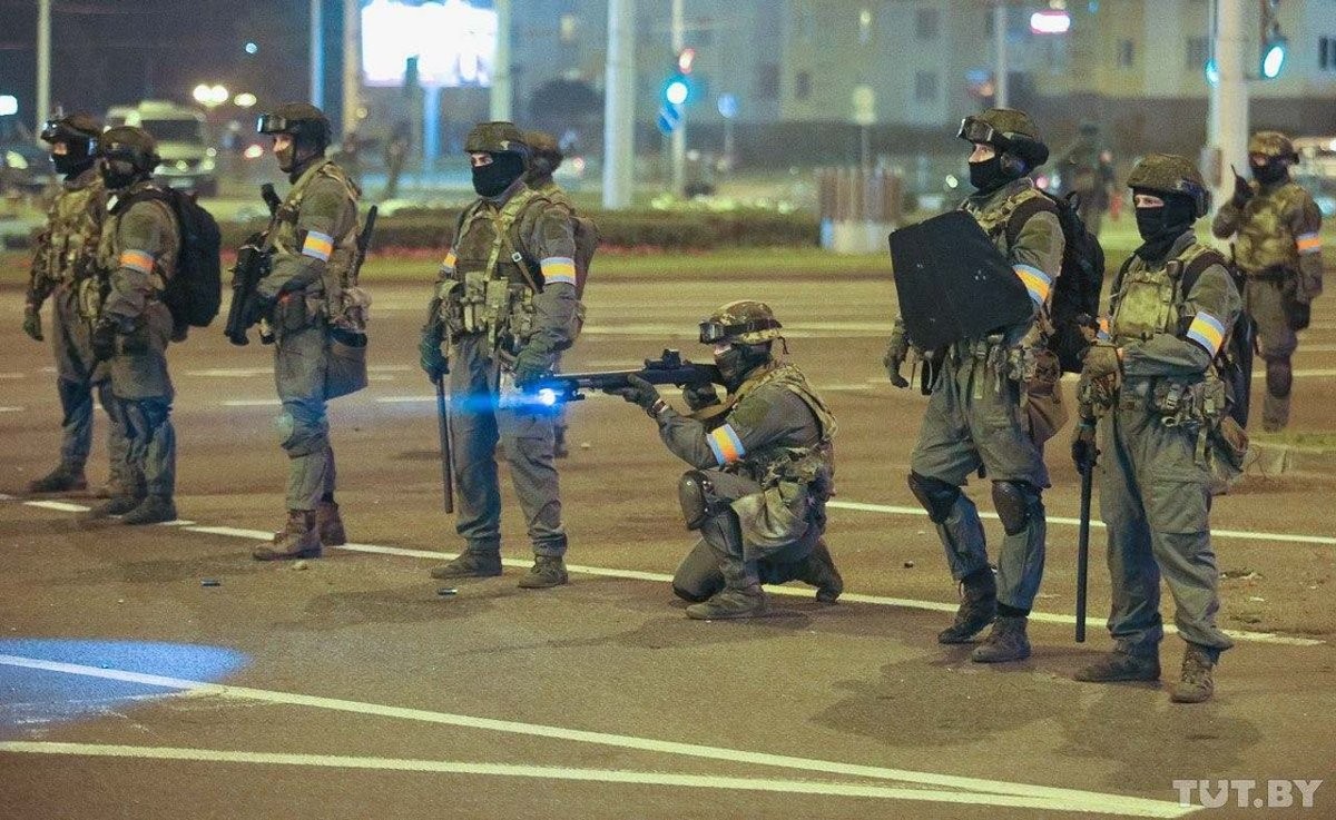 В Бресте милиционеры стреляли по демонстрантам на поражение