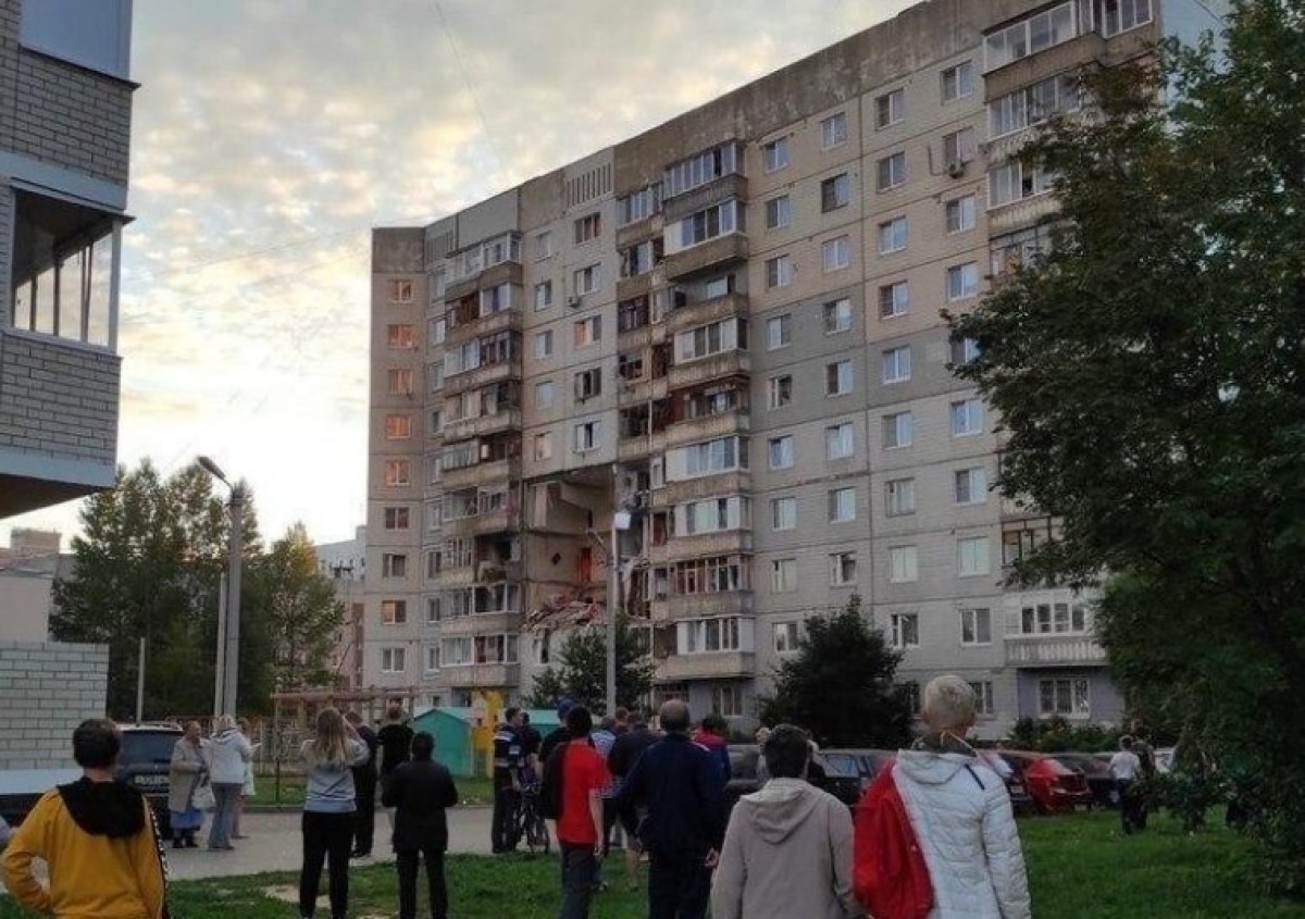 Дом взорвался в Ярославле. Обрушился подъезд
