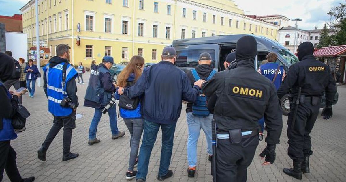 Массовые задержания журналистов начались в Минске. В том числе задержан корреспондент ТАСС