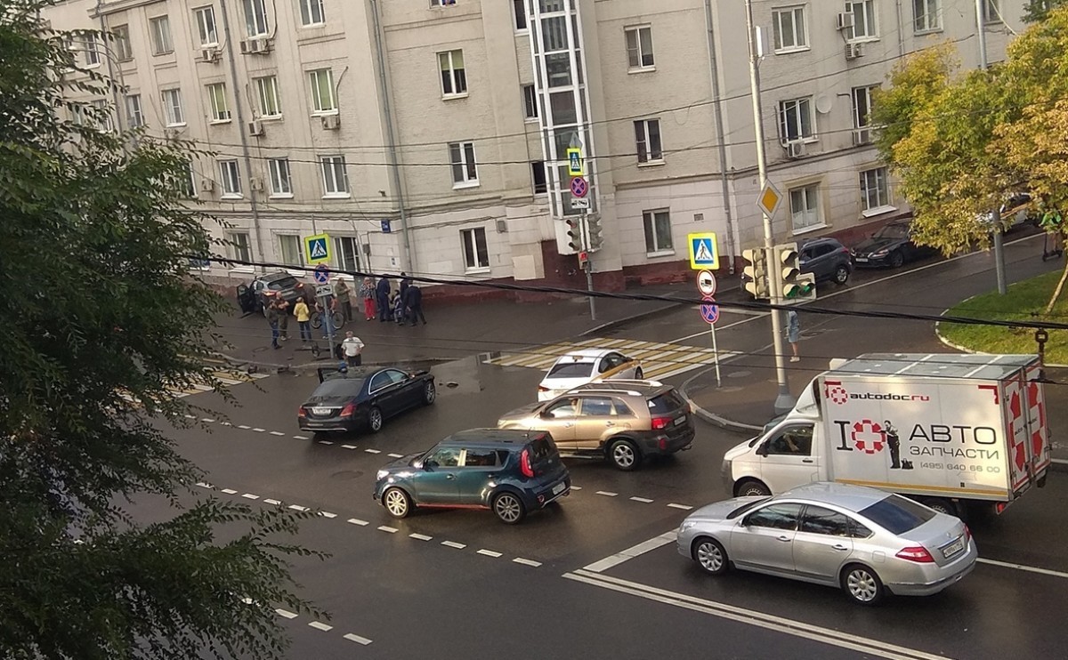 В Москве произошло ДТП с участием машины замминистра