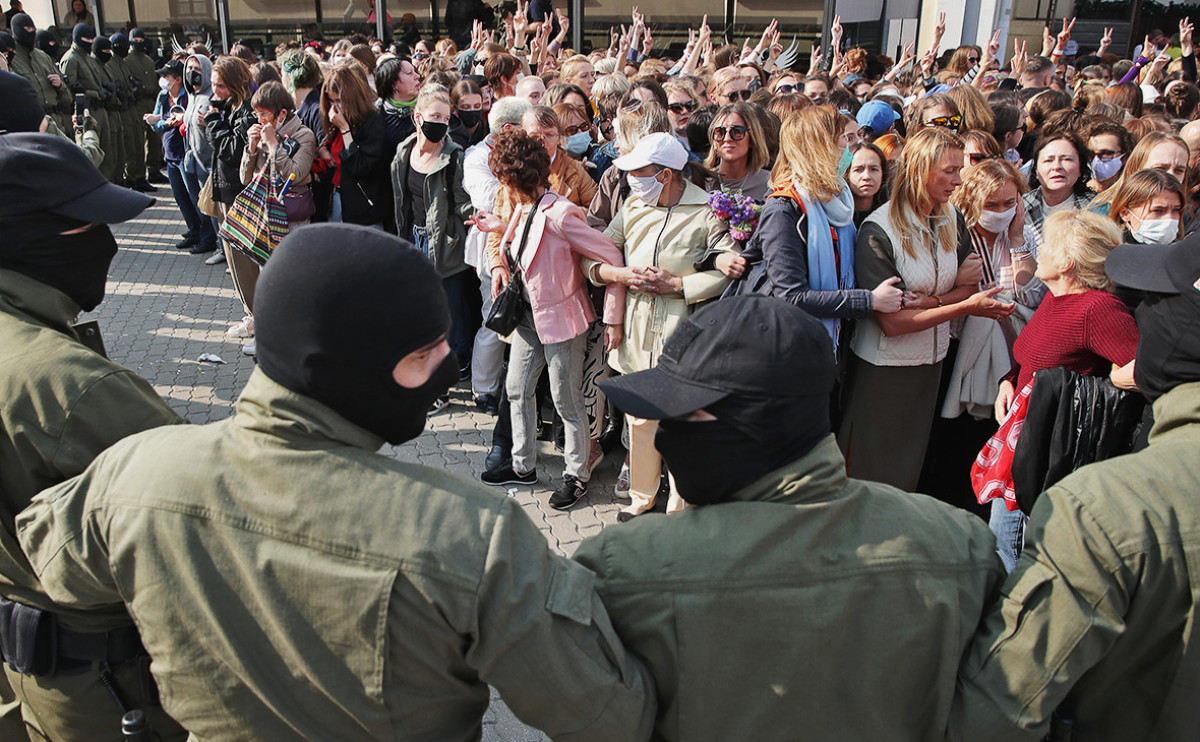 Задержания начались на женском марше в Минске