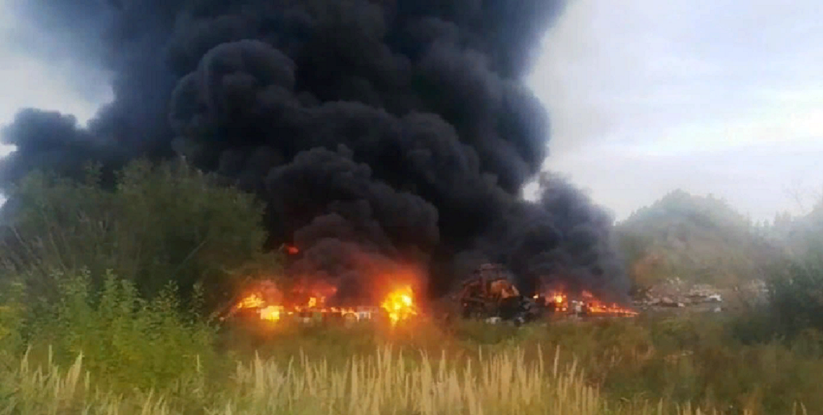 Сильный пожар между Челябинском и Копейском напугал южноуральцев