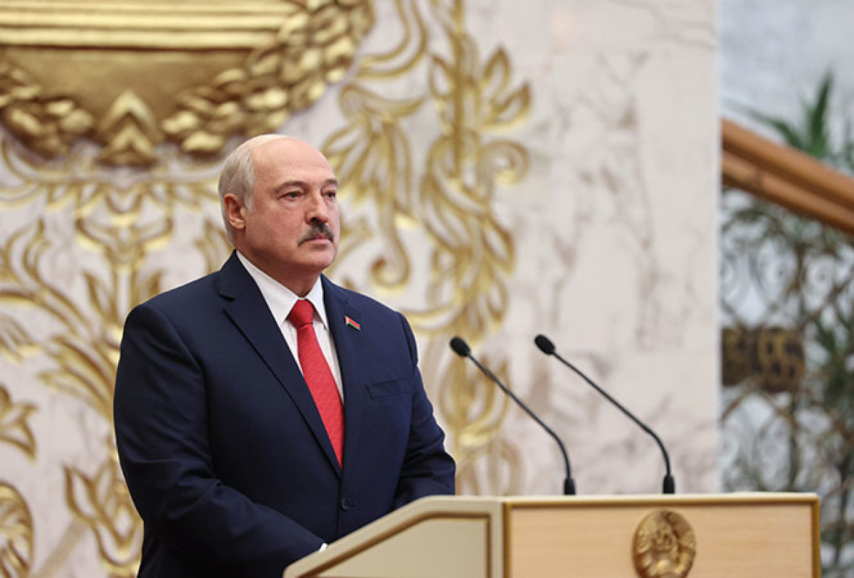 В баню Лукашенко возили молодых женщин, рассказал модельер