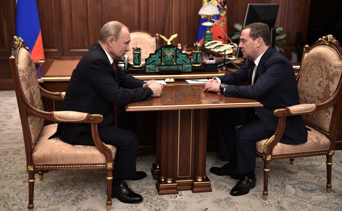 Путин и Медведев смогут претендовать на два президентских срока каждый
