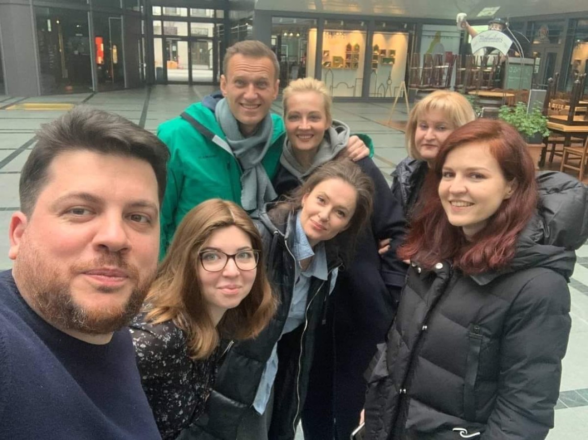 Навальный вылетел из Берлина в Москву