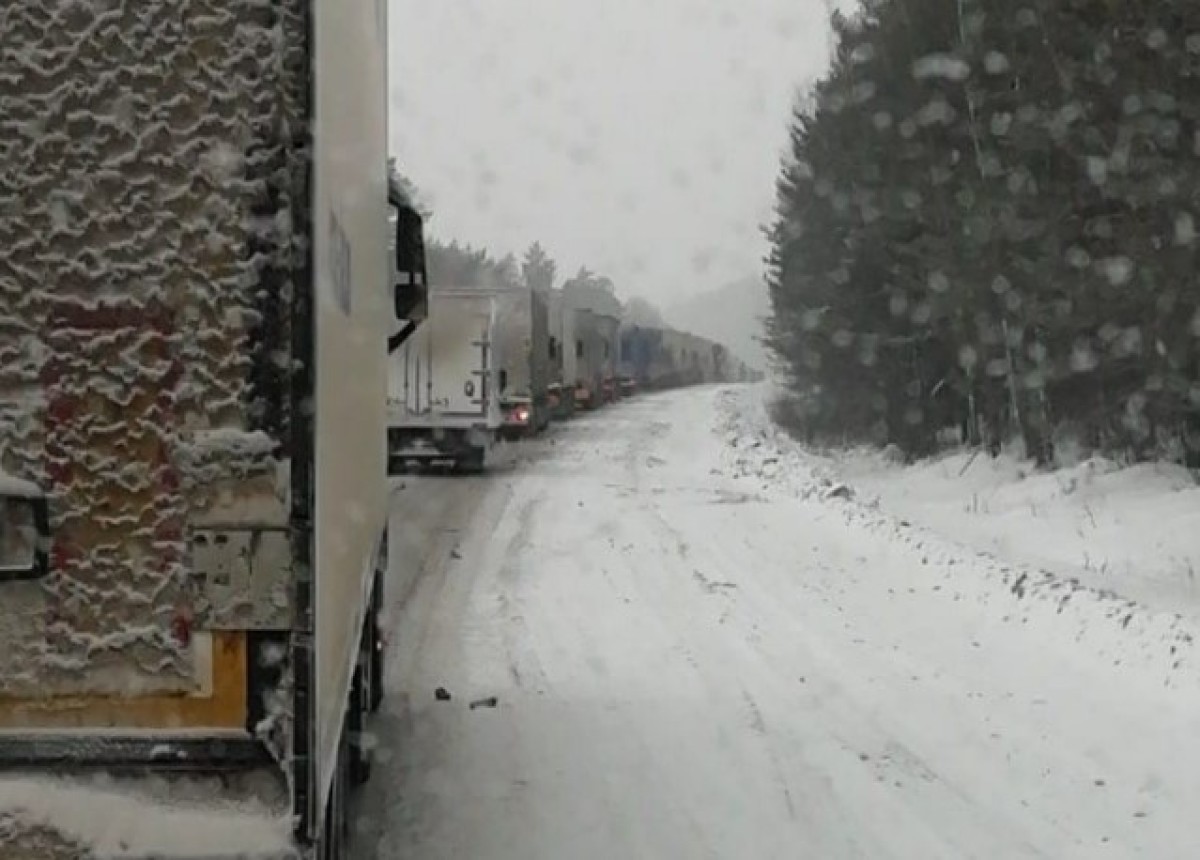 Дорожные пробки возникли на трассе М-5 в отсутствие снега