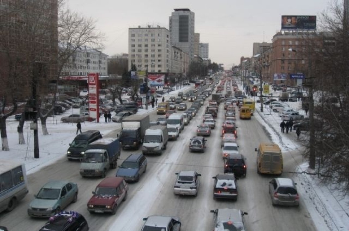 Пешком быстрее: в условиях дорожных пробок скорость движения в Челябинске упала до 3 километров в час