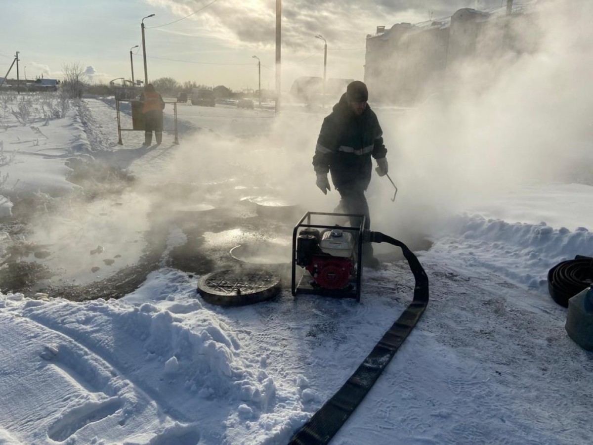 Без тепла в мороз остались 14 домов в Челябинске из-за прорыва труб