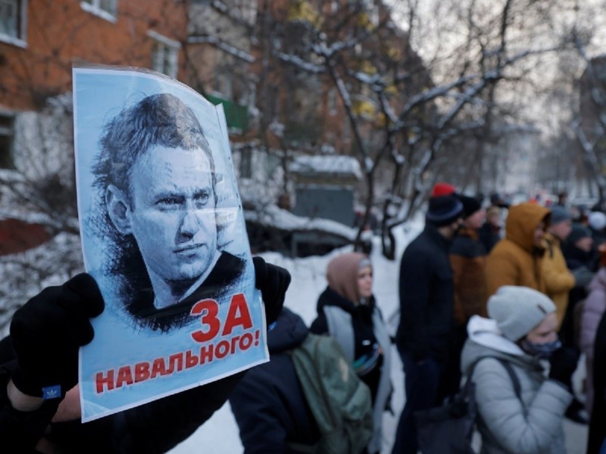 О рисках стать судимыми и перечеркнуть будущее предупредили подростков, желающих митинговать за Навального