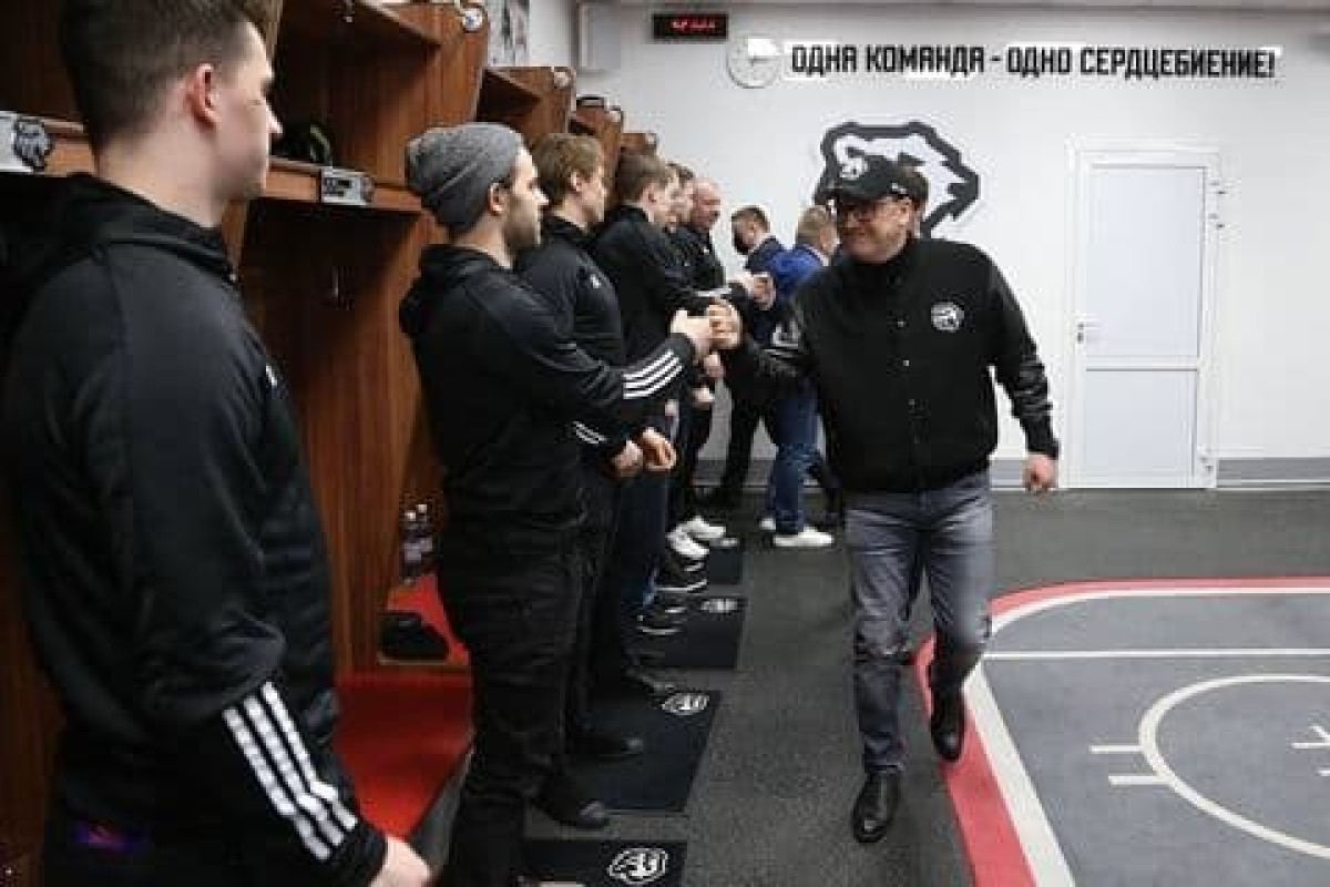 Губернатор Челябинской области пожелал хоккеистам «Трактора» победы в Кубке Гагарина. И первый шаг уже сделан