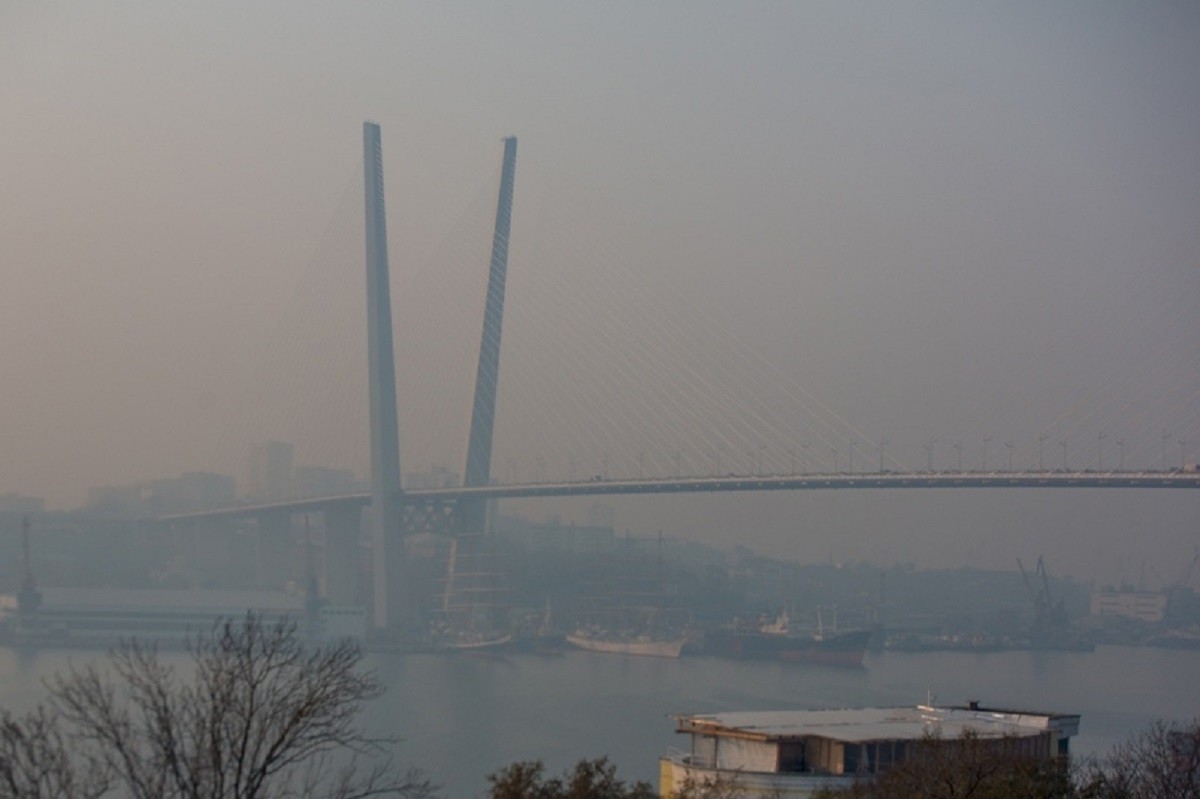 Как выглядит Владивосток в дыму от лесных пожаров?