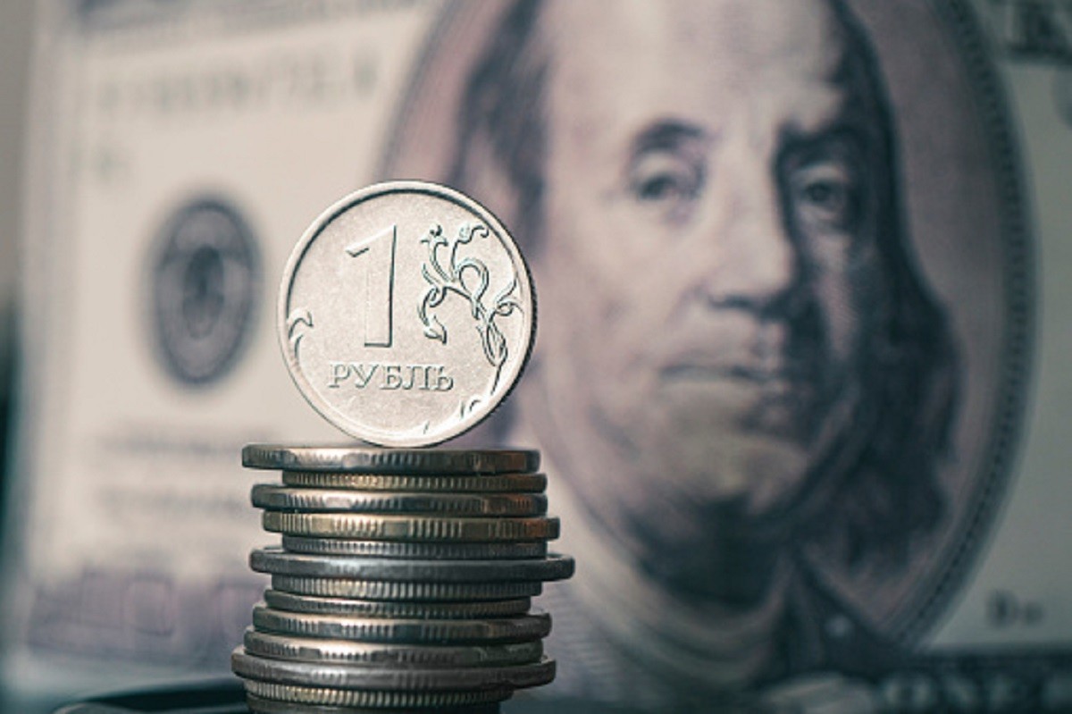 100 рублей за доллар: экономист спрогнозировал возможную судьбу российской валюты