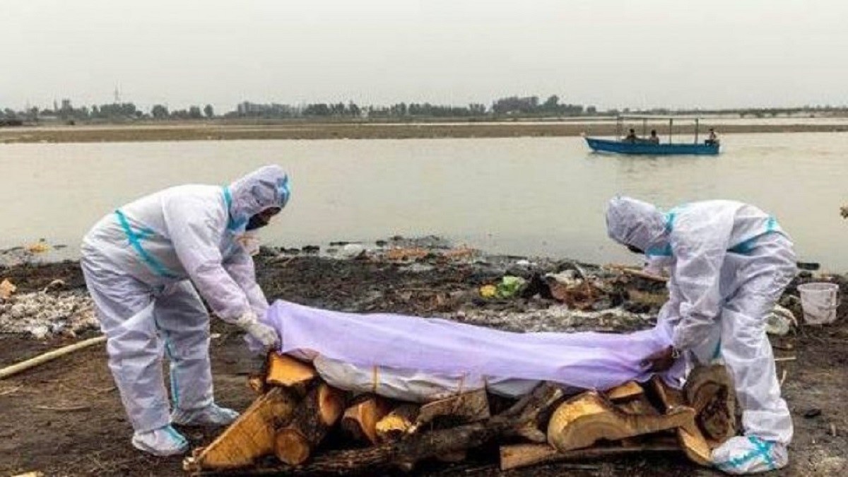 В реке Ганг может находиться 150 тел погибших от ковида жителей Индии