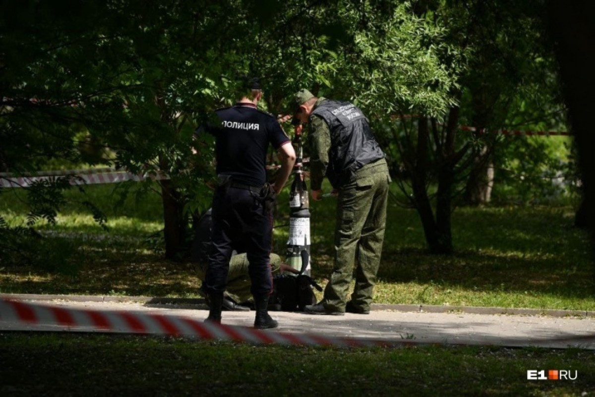 На место, где произошло массовое убийство в Екатеринбурге, давно жаловались жители