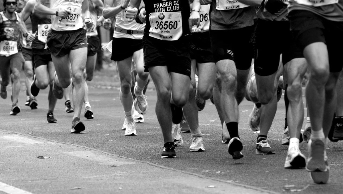 Спортсмены погибли на марафоне в Китае от града и ветра
