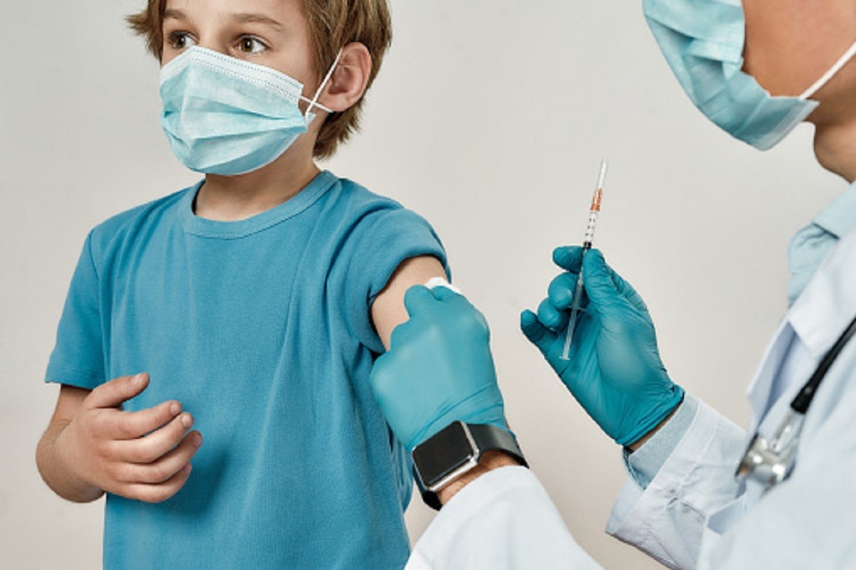Эпидемиолог Гундаров: детская вакцинация - это бизнес-проект, суммы в нем сопоставимы с торговлей оружием