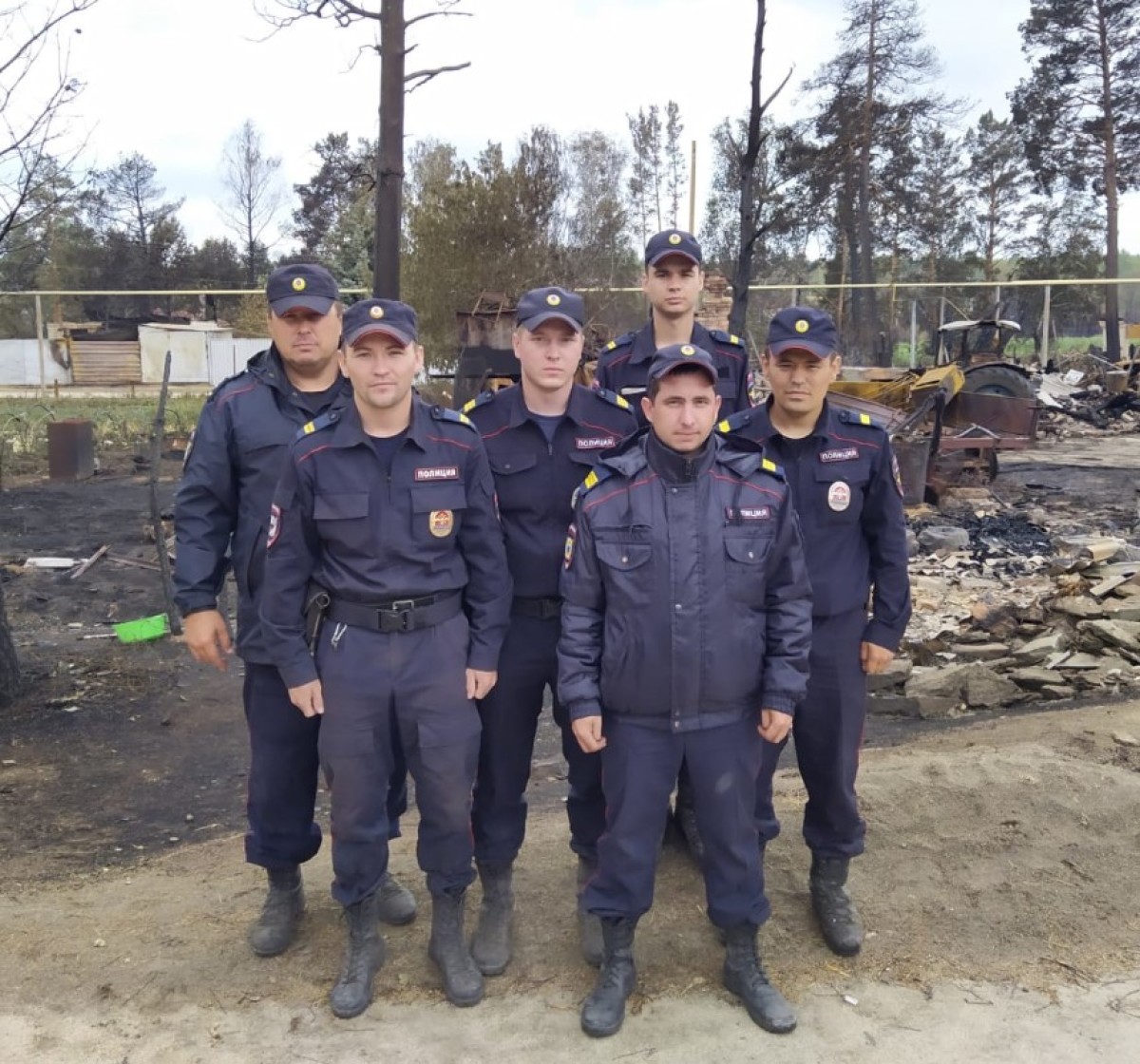 Полицейские спасли жителей села Запасное во время пожара