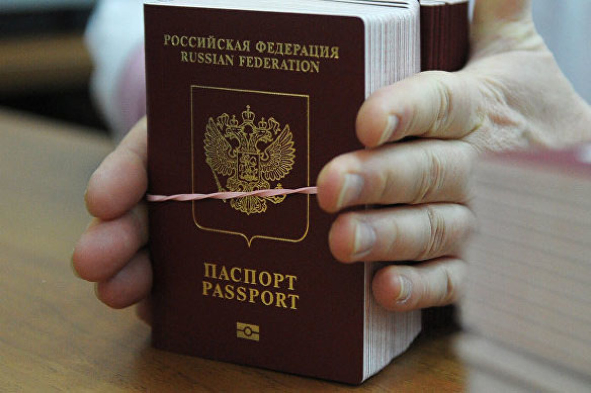 У должников в России могут начать изымать загранпаспорта