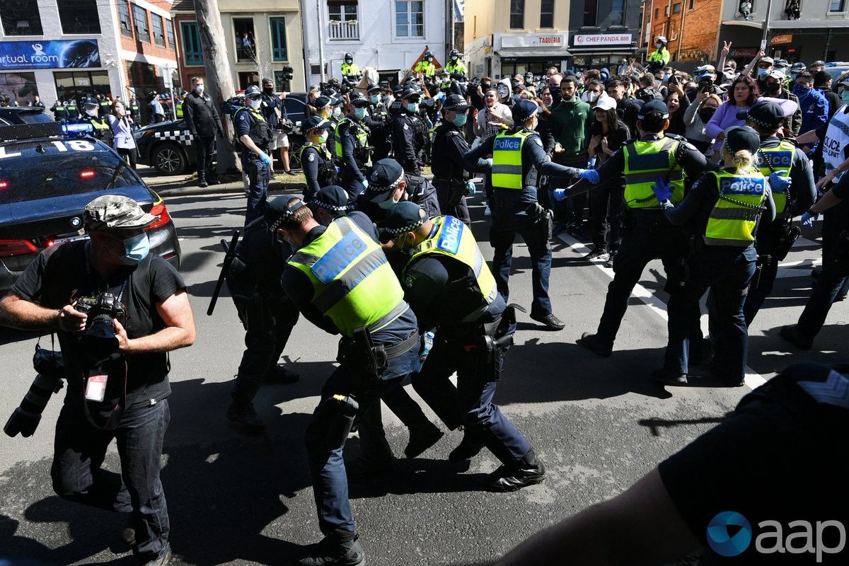 250 человек арестовали при подавлении акции протеста в Австралии: протестовали против ковидных ограничений