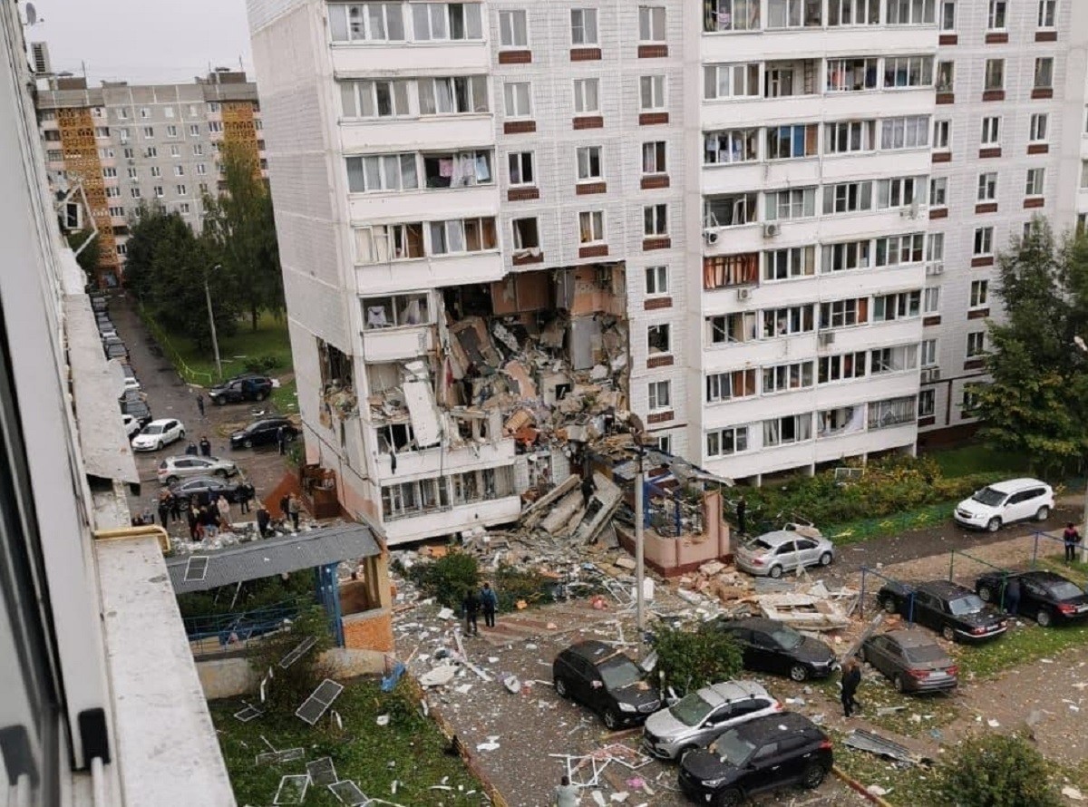 Подъезд жилого дома обрушился после взрыва в Подмосковье